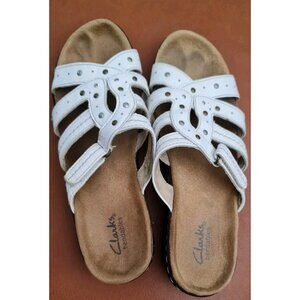 SALE!! Clarks Bendables White Beaded Womens Sandals Size 8M Leather Upper